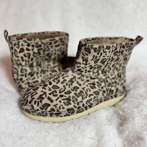 Xappeal Women's Jen Leopard Suede Fuzzy Faux Fur Size 8M Lined Short Ankle Boot